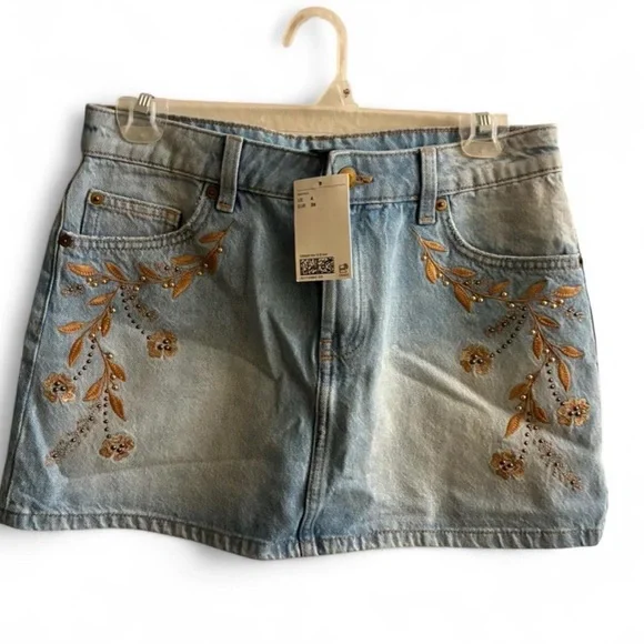 NWT - Embroidered Denim Skirt with Floral Design - Picture 5 of 5